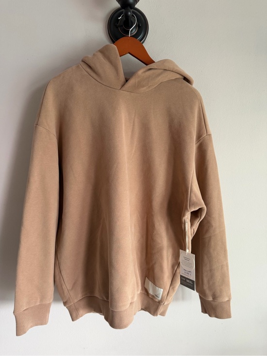 Vuori Sweaters - Vuori women’s restore OS Hoodie nwt medium